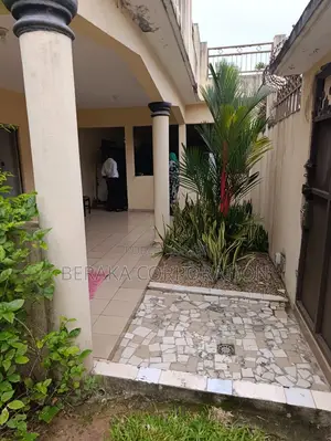 5chbre Villa dans Beraka Corporation, Cocody à Vendre