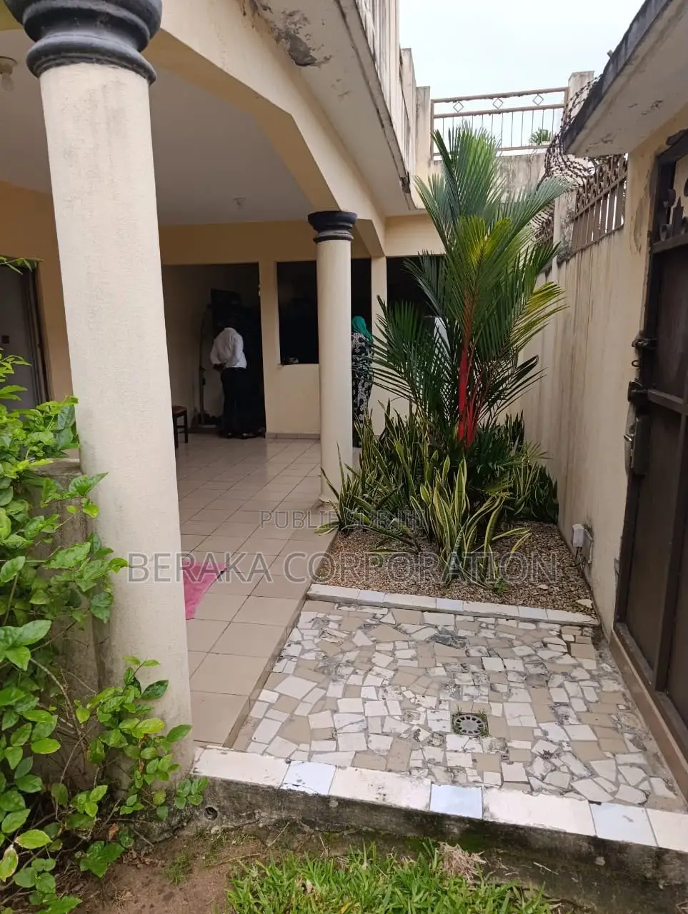 5chbre Villa dans Beraka Corporation, Cocody à Vendre