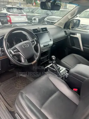 Toyota Land Cruiser Prado 2022 Noir