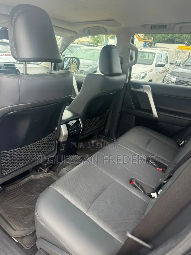 Toyota Land Cruiser Prado 2022 Noir