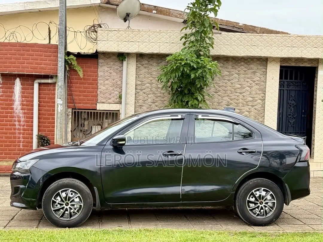 Suzuki Dzire 2025 Noir
