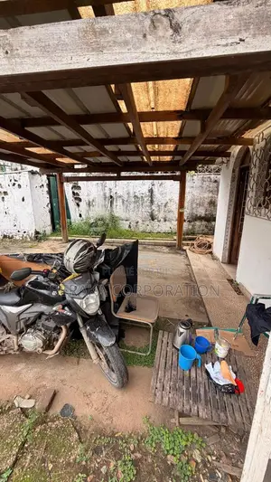 5chbre Duplex dans Beraka Corporation, Cocody à Vendre