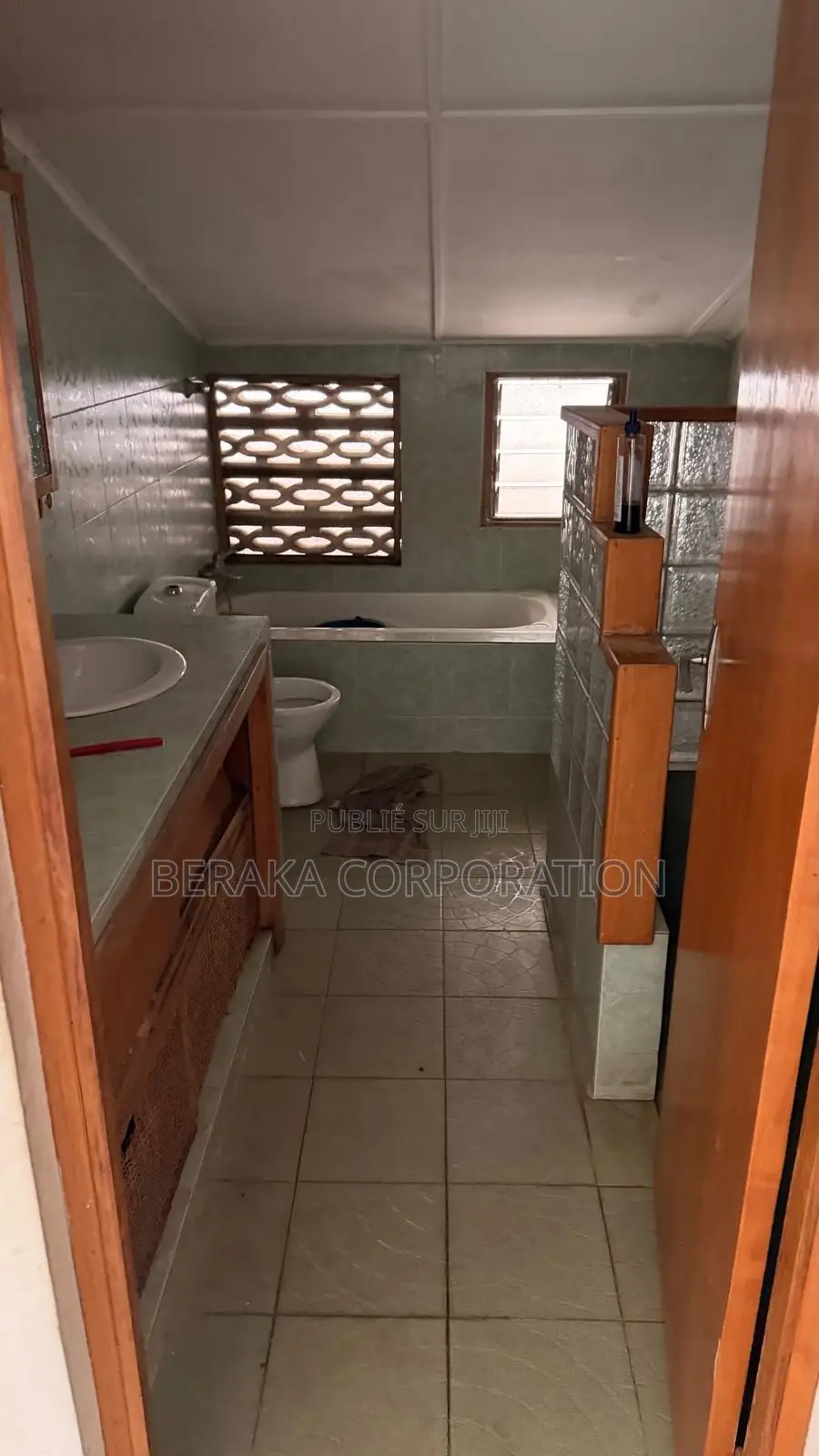 5chbre Duplex dans Beraka Corporation, Cocody à Vendre