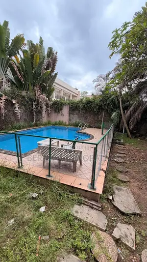 5chbre Duplex dans Beraka Corporation, Cocody à Vendre