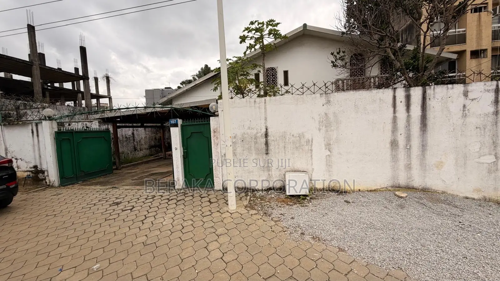 5chbre Duplex dans Beraka Corporation, Cocody à Vendre