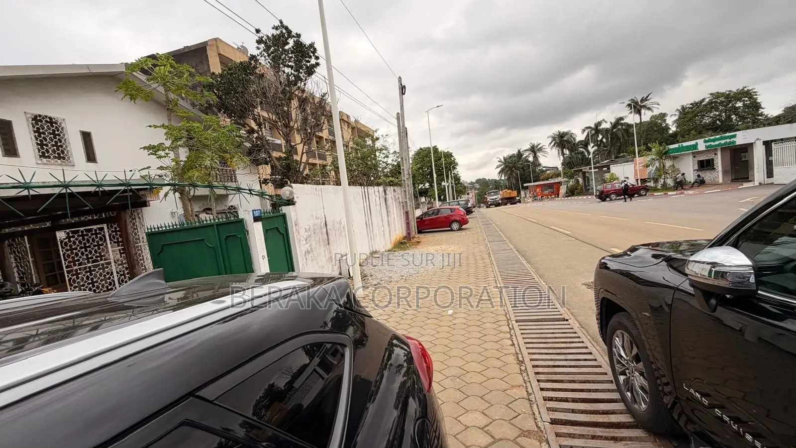 5chbre Duplex dans Beraka Corporation, Cocody à Vendre
