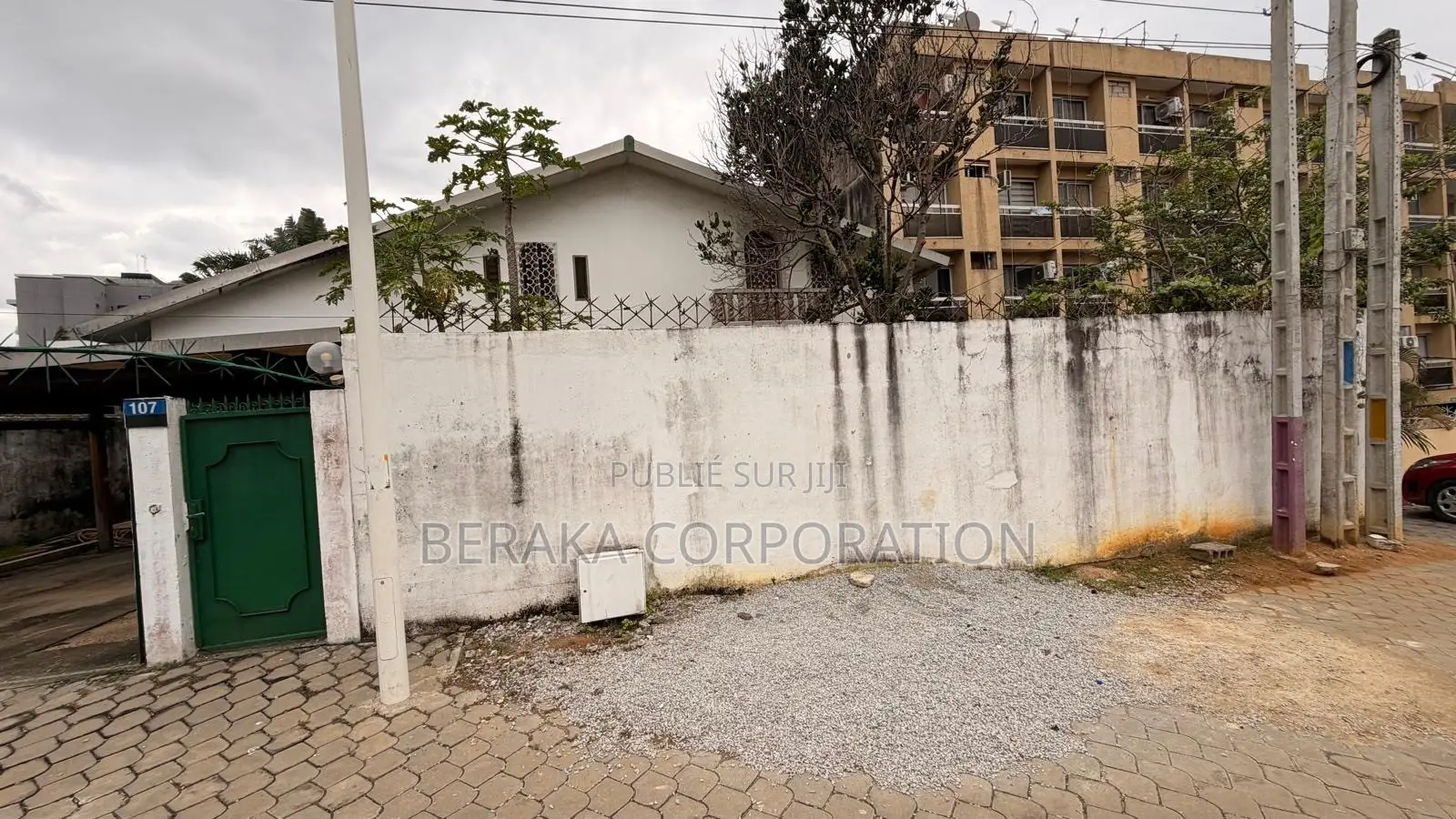 5chbre Duplex dans Beraka Corporation, Cocody à Vendre