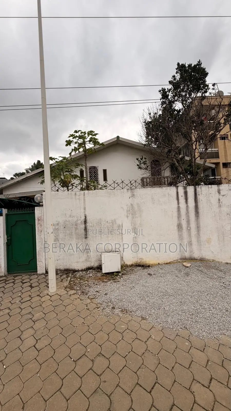 5chbre Duplex dans Beraka Corporation, Cocody à Vendre