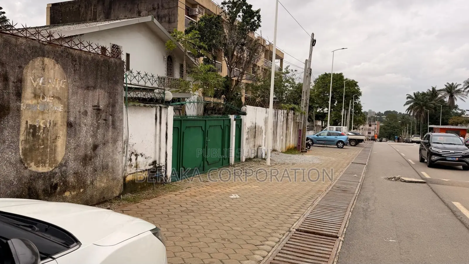5chbre Duplex dans Beraka Corporation, Cocody à Vendre