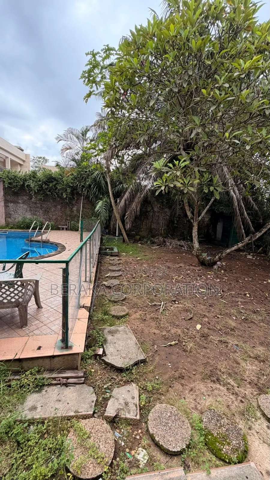 5chbre Duplex dans Beraka Corporation, Cocody à Vendre