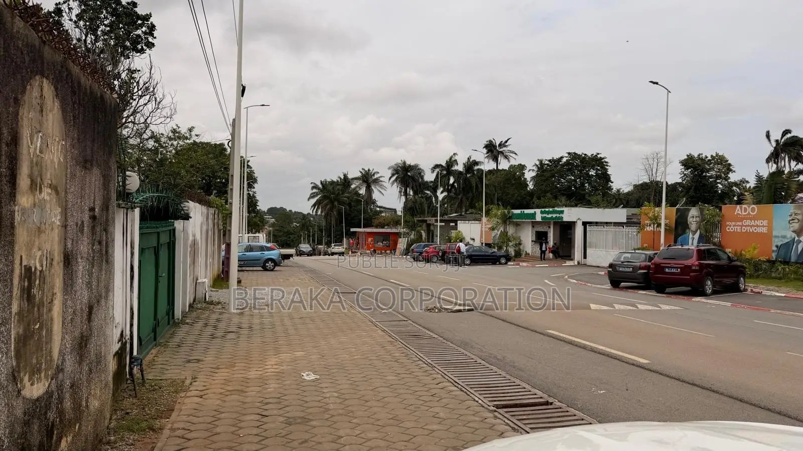 5chbre Duplex dans Beraka Corporation, Cocody à Vendre