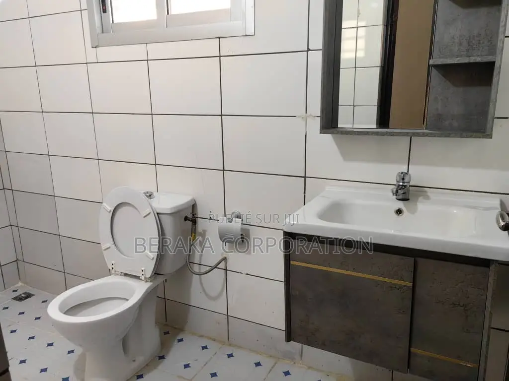 6chbre Villa dans Beraka Corporation, Cocody à Vendre