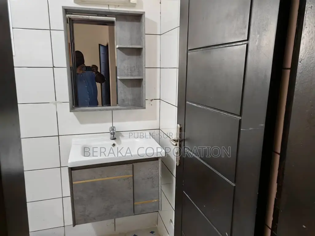 6chbre Villa dans Beraka Corporation, Cocody à Vendre
