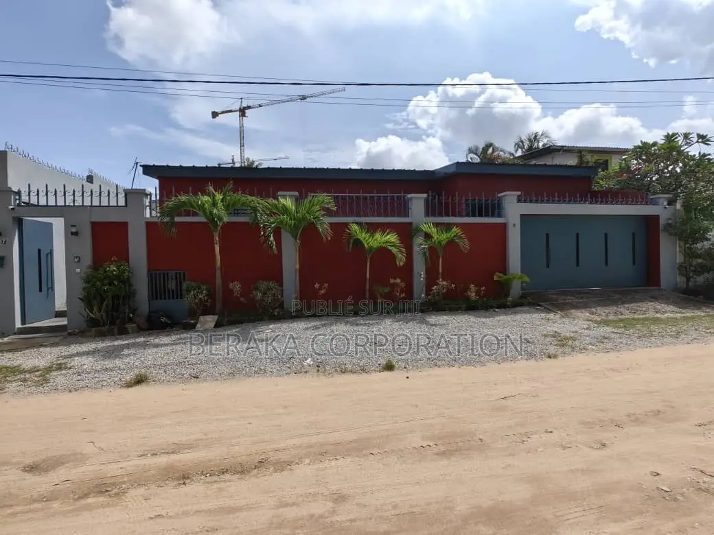 6chbre Villa dans Beraka Corporation, Cocody à Vendre
