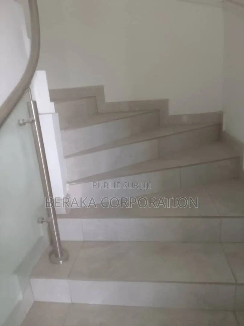 12chbre Duplex dans Beraka Corporation, Cocody à Vendre