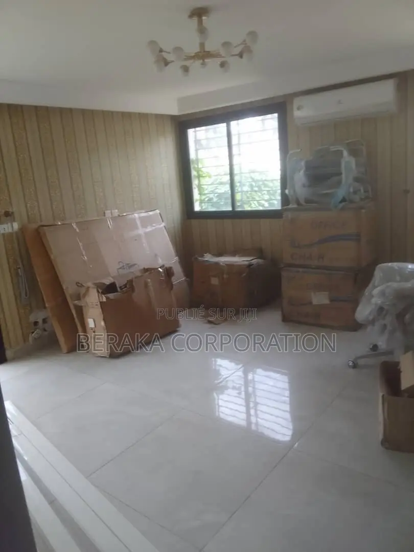 12chbre Duplex dans Beraka Corporation, Cocody à Vendre