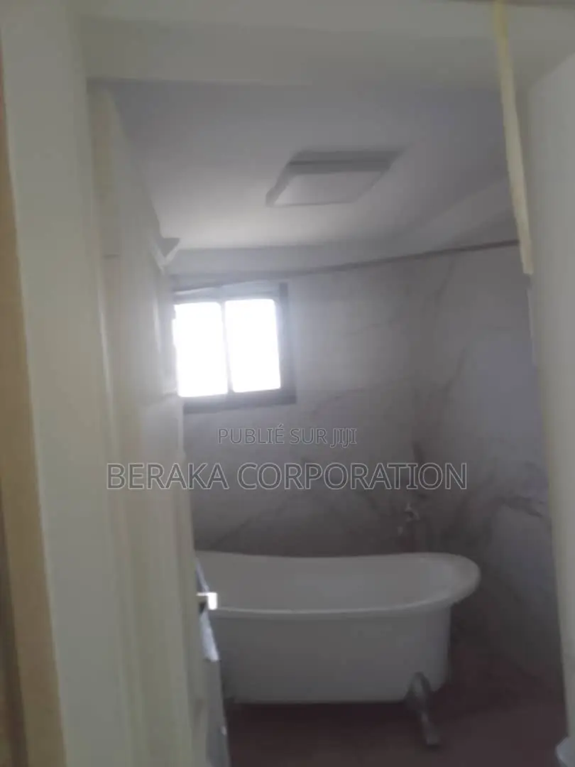 12chbre Duplex dans Beraka Corporation, Cocody à Vendre