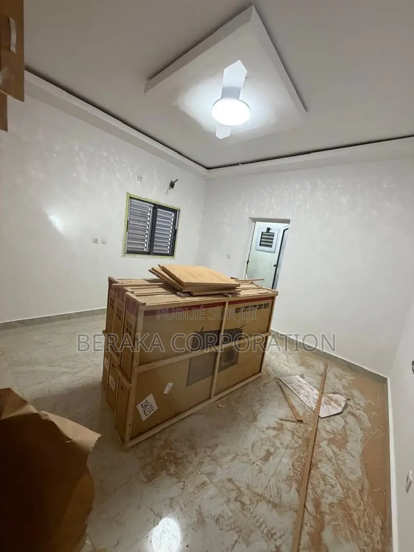 12chbre Duplex dans Beraka Corporation, Cocody à Louer