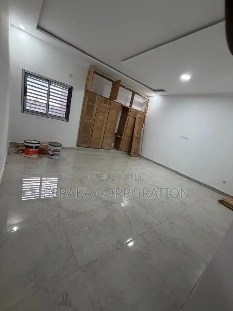12chbre Duplex dans Beraka Corporation, Cocody à Louer
