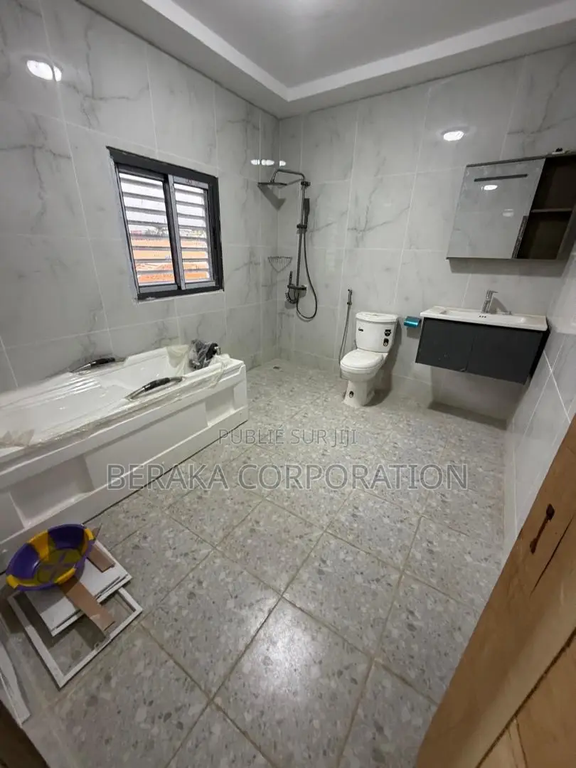 12chbre Duplex dans Beraka Corporation, Cocody à Louer