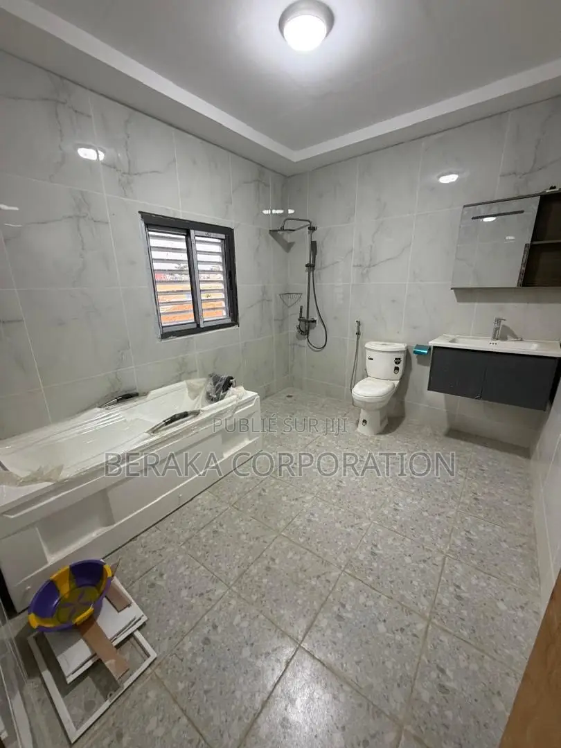 12chbre Duplex dans Beraka Corporation, Cocody à Louer