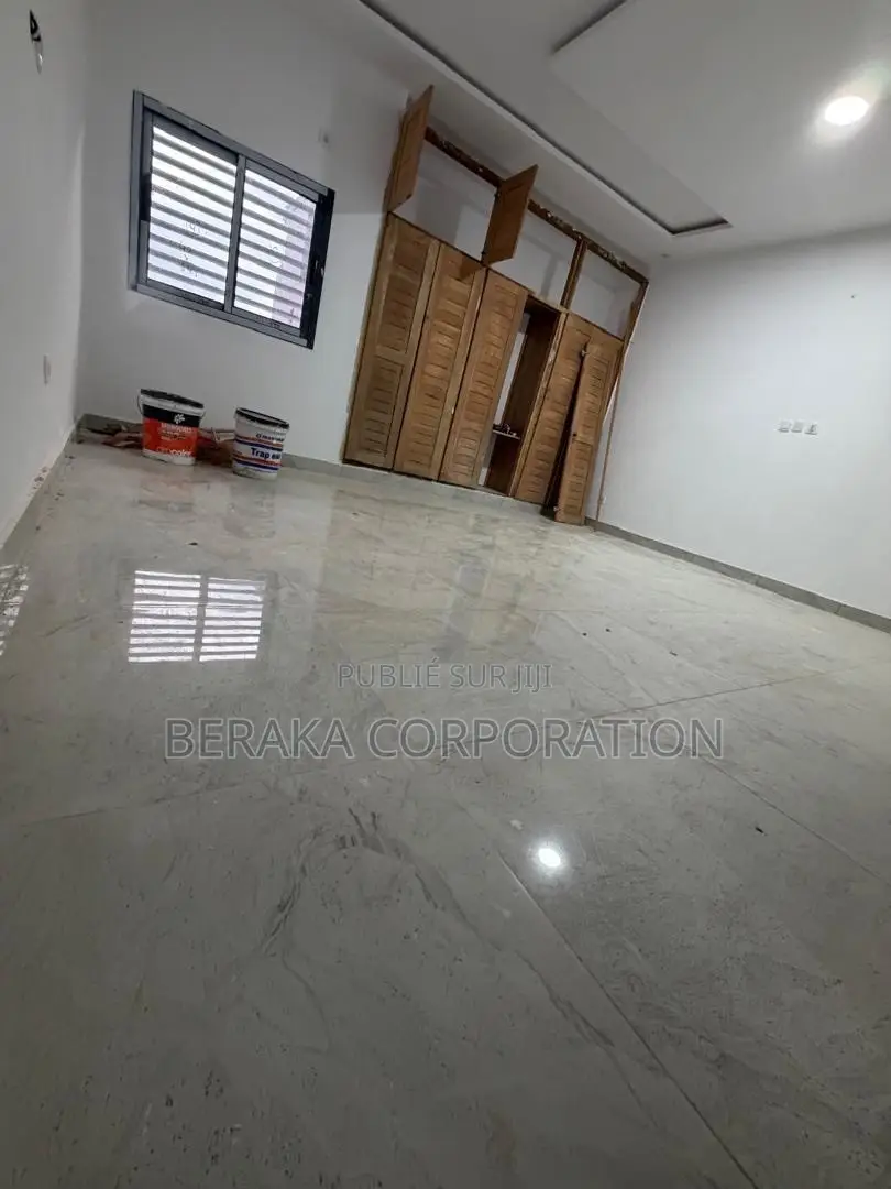 12chbre Duplex dans Beraka Corporation, Cocody à Louer