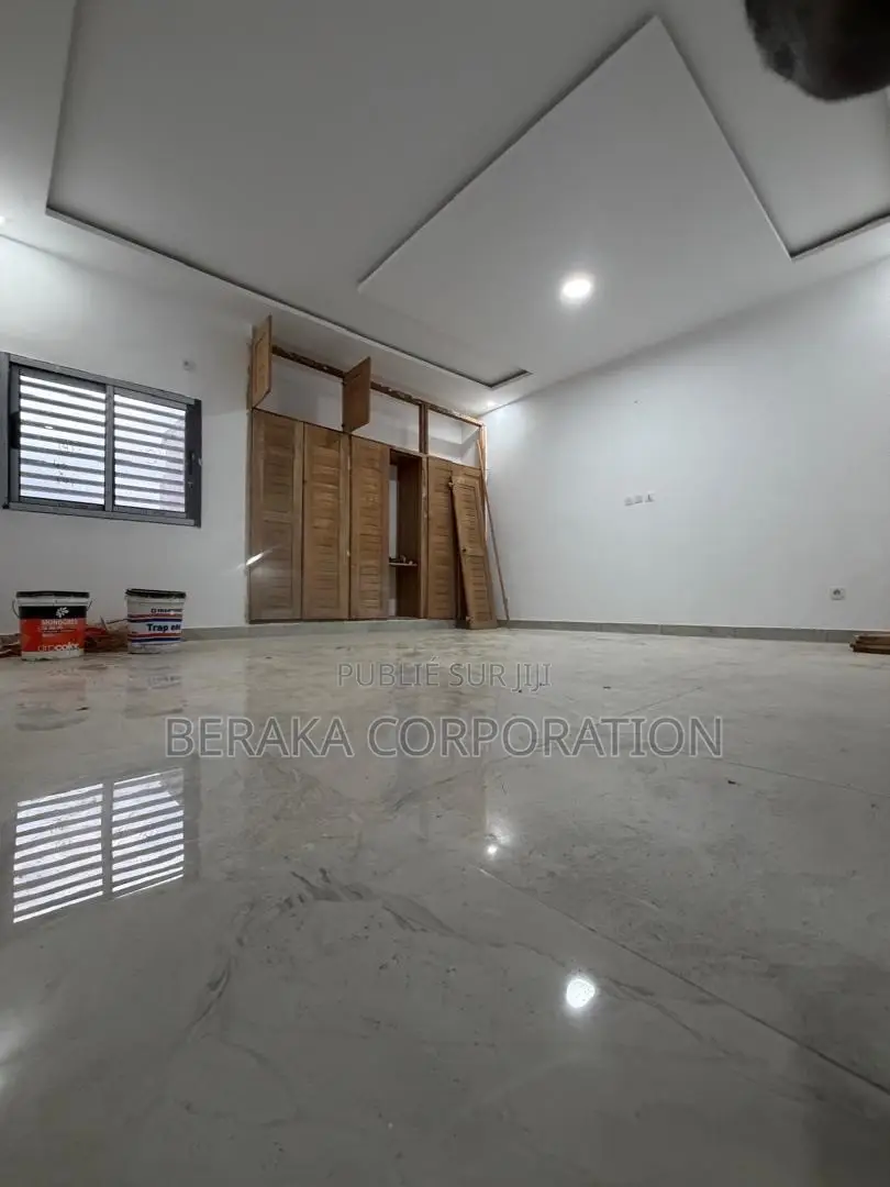 12chbre Duplex dans Beraka Corporation, Cocody à Louer