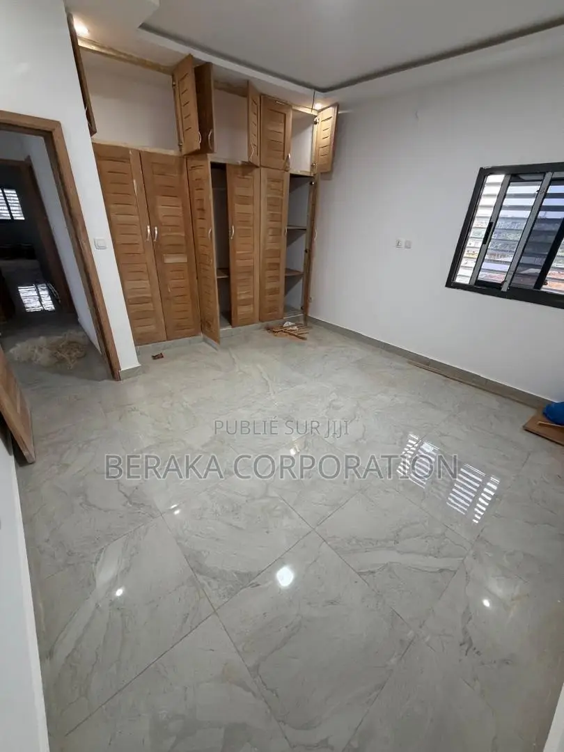 12chbre Duplex dans Beraka Corporation, Cocody à Louer