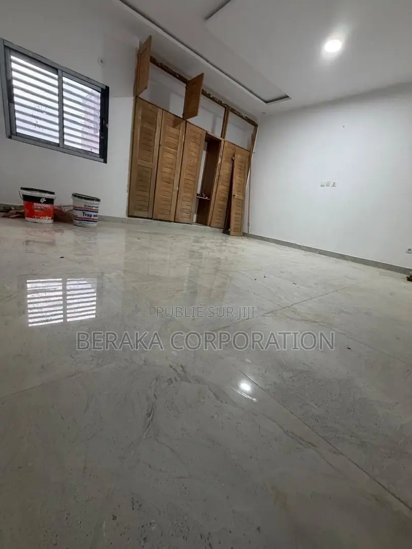 12chbre Duplex dans Beraka Corporation, Cocody à Louer
