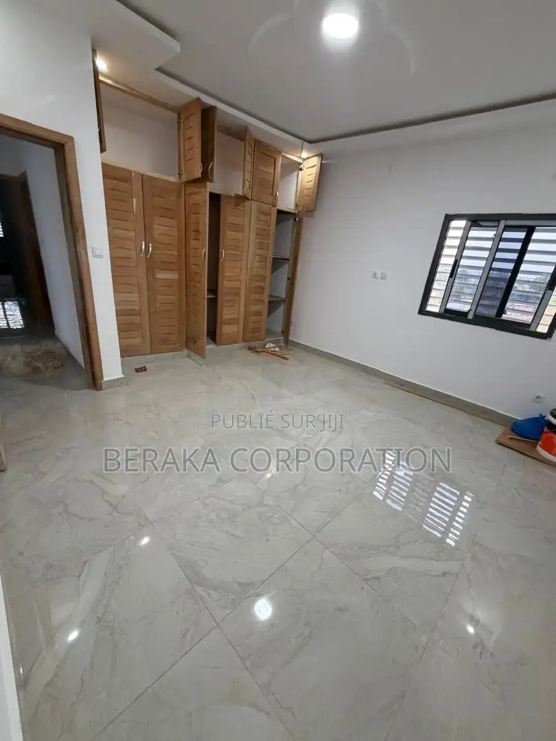 12chbre Duplex dans Beraka Corporation, Cocody à Louer