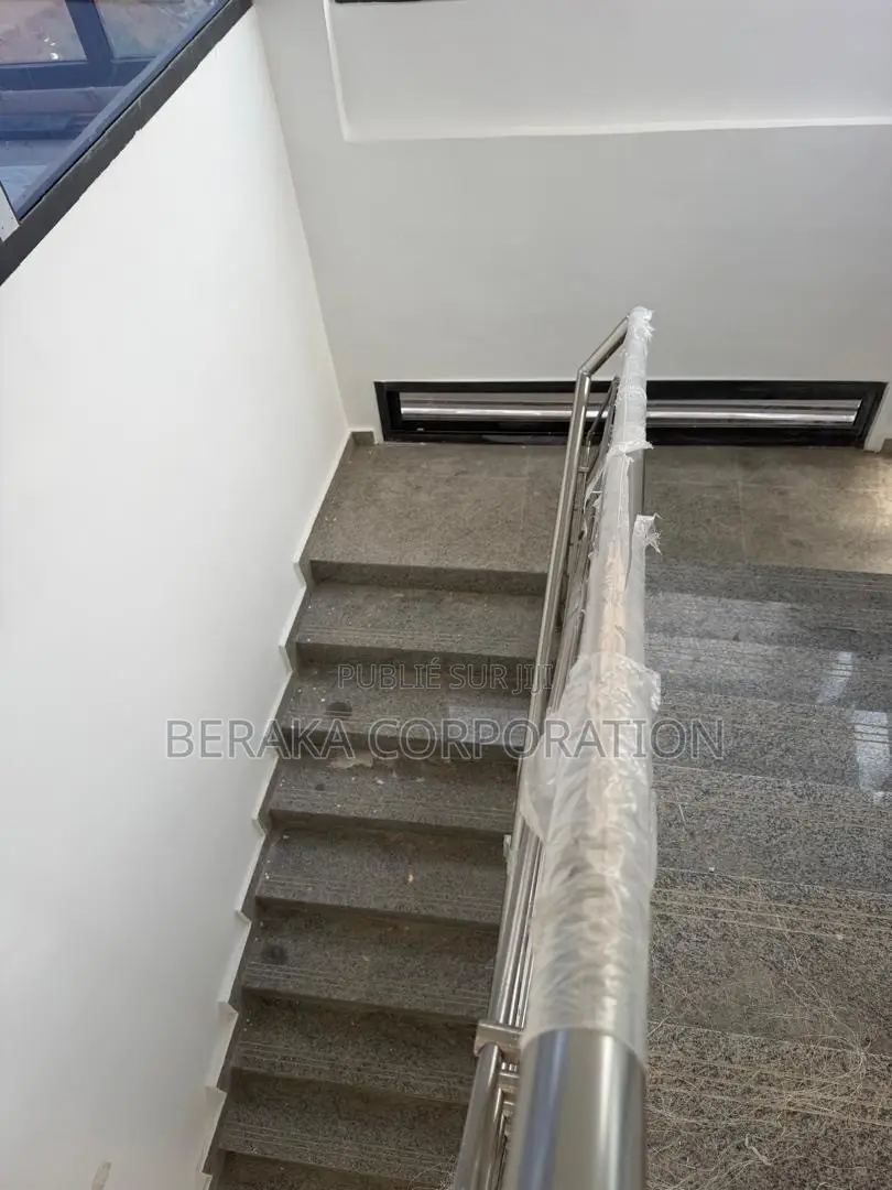 12chbre Duplex dans Beraka Corporation, Cocody à Louer