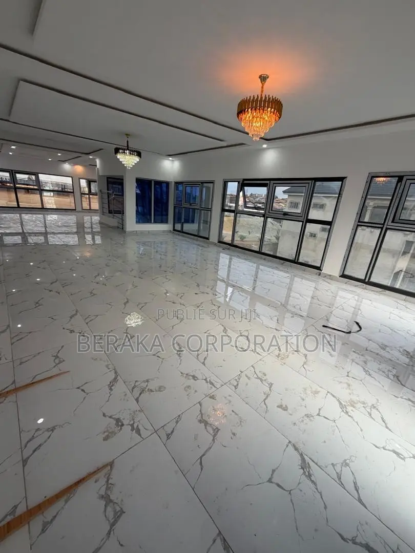 12chbre Duplex dans Beraka Corporation, Cocody à Louer