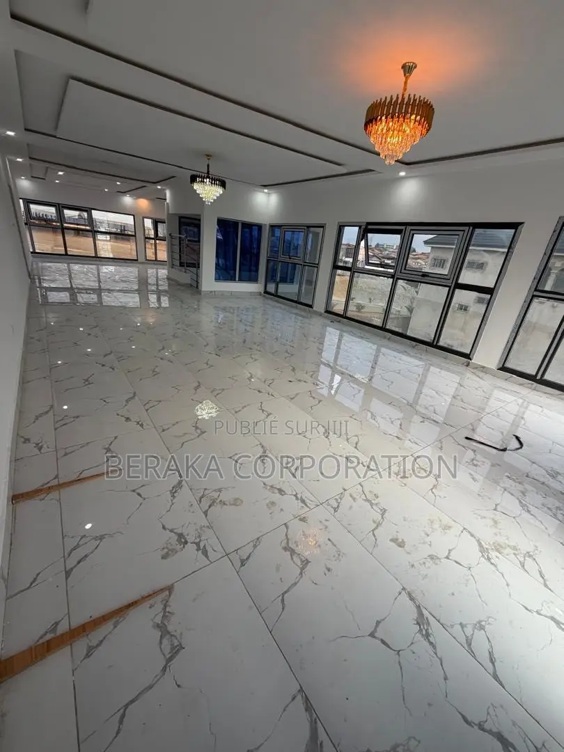 12chbre Duplex dans Beraka Corporation, Cocody à Louer