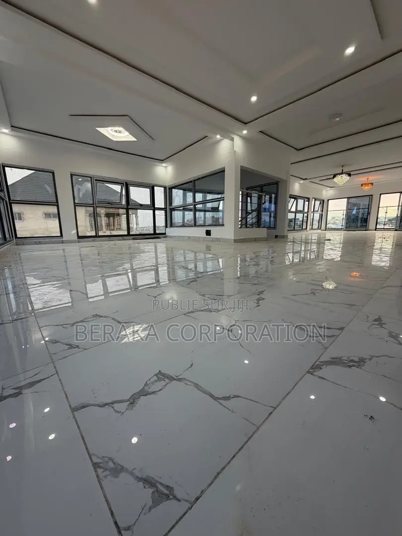 12chbre Duplex dans Beraka Corporation, Cocody à Louer