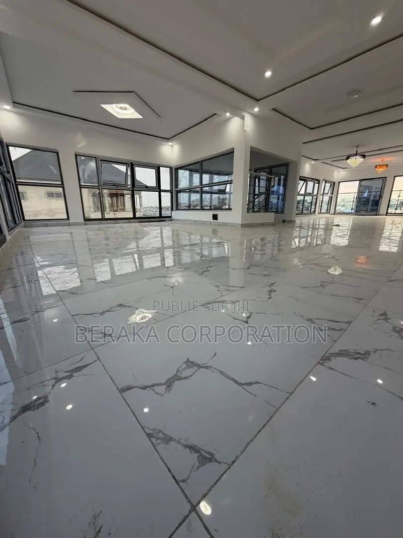 12chbre Duplex dans Beraka Corporation, Cocody à Louer