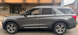 Ford Explorer 2020 Gris