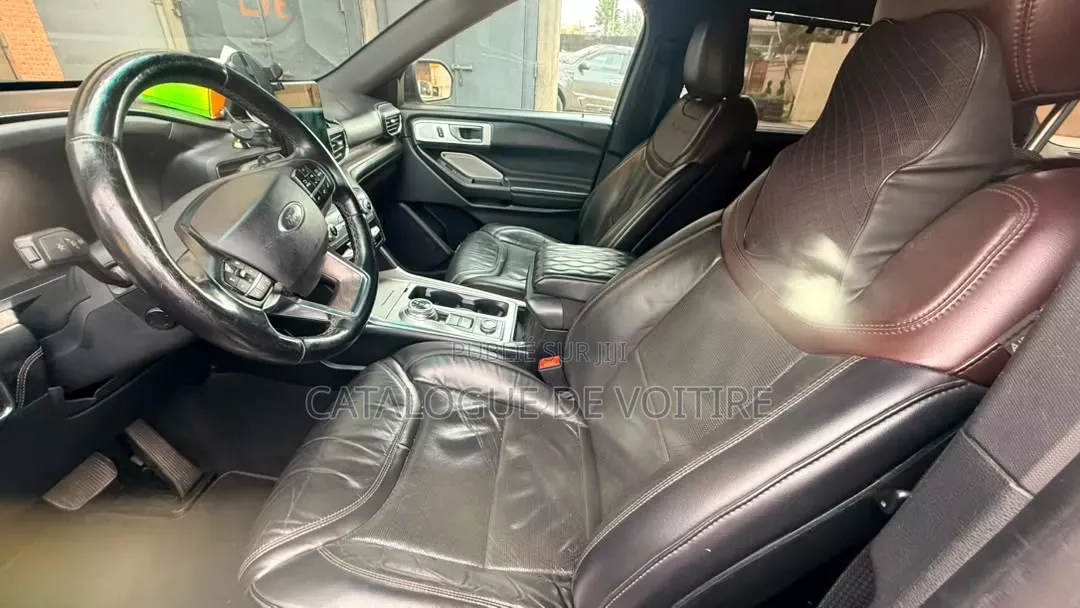 Ford Explorer 2020 Gris