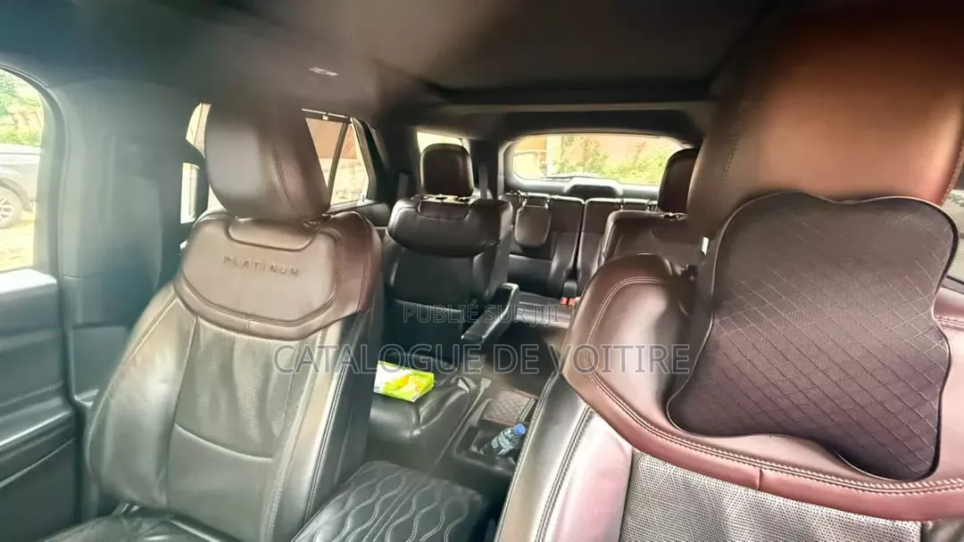 Ford Explorer 2020 Gris
