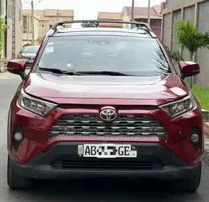 Toyota RAV4 XLE 2021 Rouge
