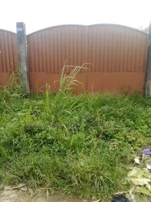  À LOUER – TERRAIN CLÔTURÉ 800 M2  Cocody 7e Tranche  Terrain Clôt