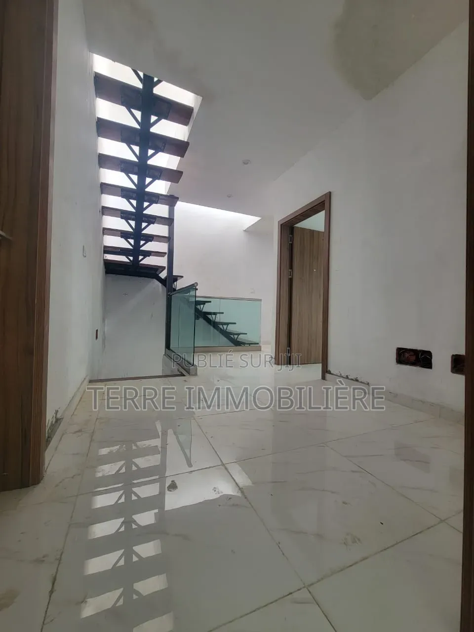 4chbre Duplex dans La Terre Immobilière, Cocody à Vendre