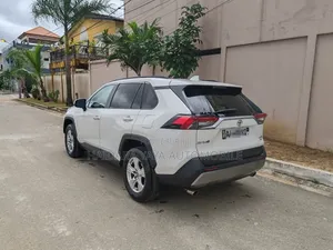 Toyota RAV4 2021 Blanc