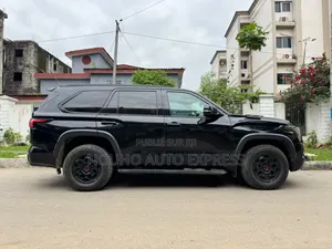 Toyota Sequoia 2024 Noir