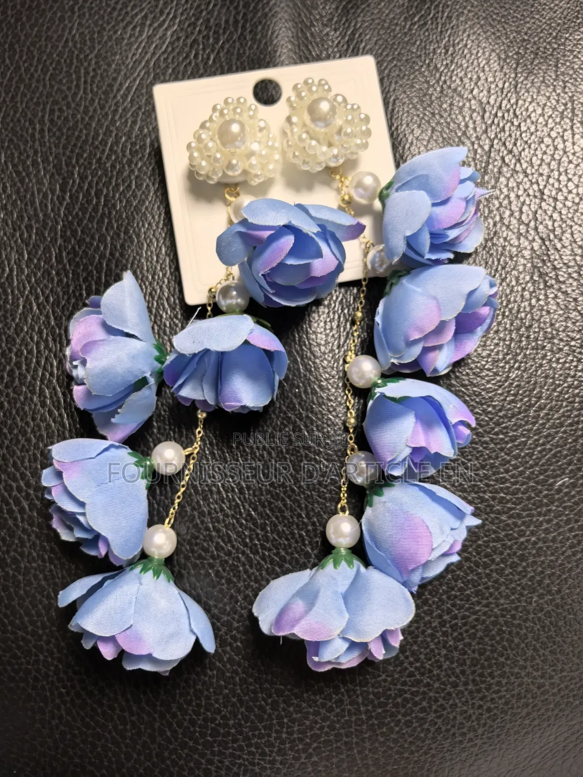 Longues Boucles d'Oreilles À Pompons Bleus Éthérés