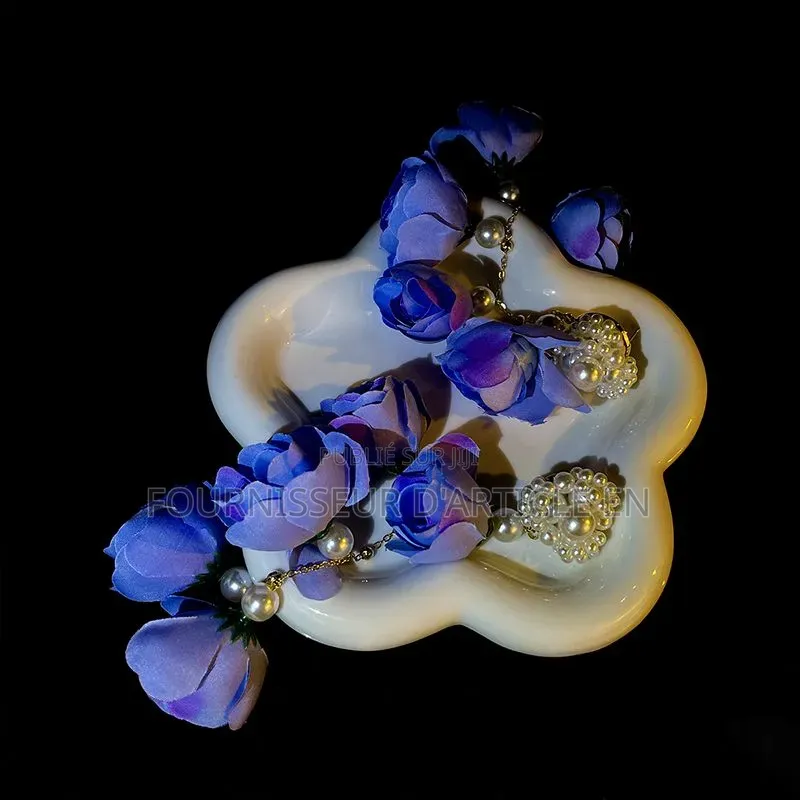 Longues Boucles d'Oreilles À Pompons Bleus Éthérés