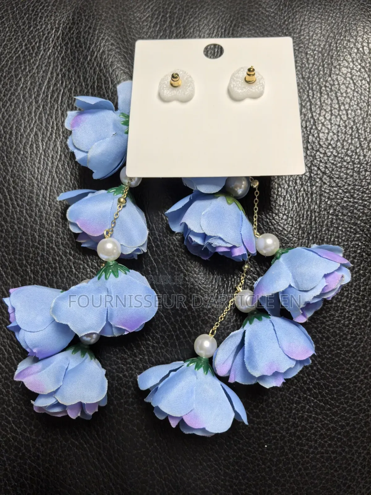 Longues Boucles d'Oreilles À Pompons Bleus Éthérés