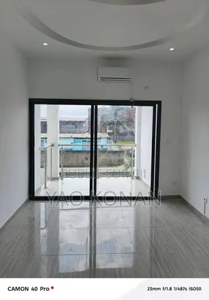 5chbre Duplex dans Cocody à Louer
