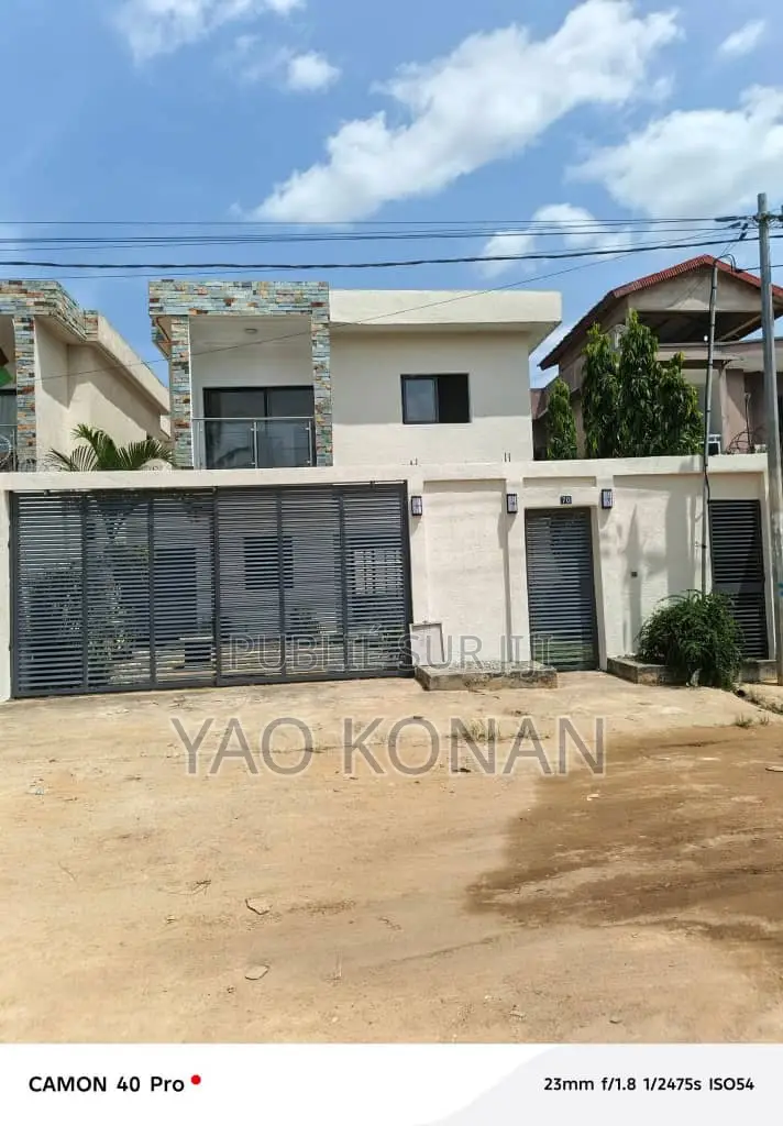 5chbre Duplex dans Cocody à Louer