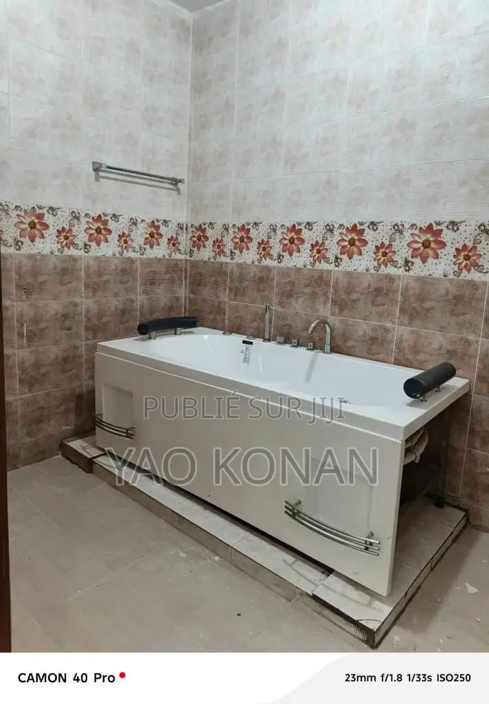 5chbre Duplex dans Cocody à Louer
