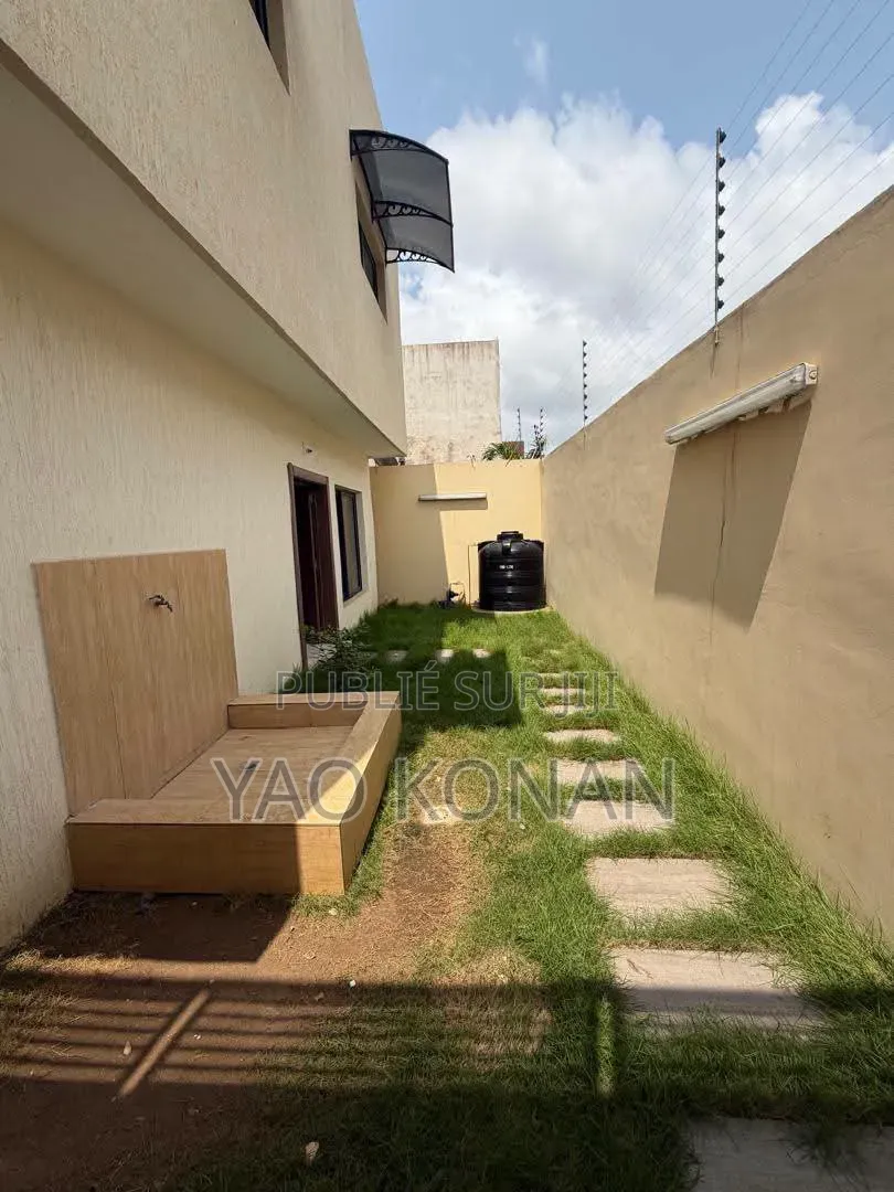6chbre Duplex dans Bingerville à Louer